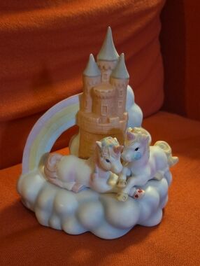 1986 Willitts Porcelain Unicorns Music Box Display